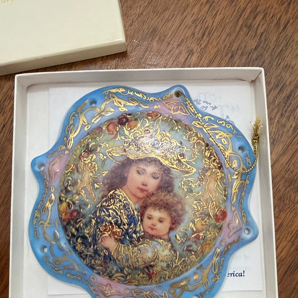 Edna Hibel Decorative Keepsake ornament 1998- Ivory with Gold Script